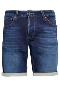 Tummansiniset farkkushortsit, joissa on vaaleaa kulumista, nappi- ja vetskarihaka, viisi taskua ja käännetyt lahkeet.