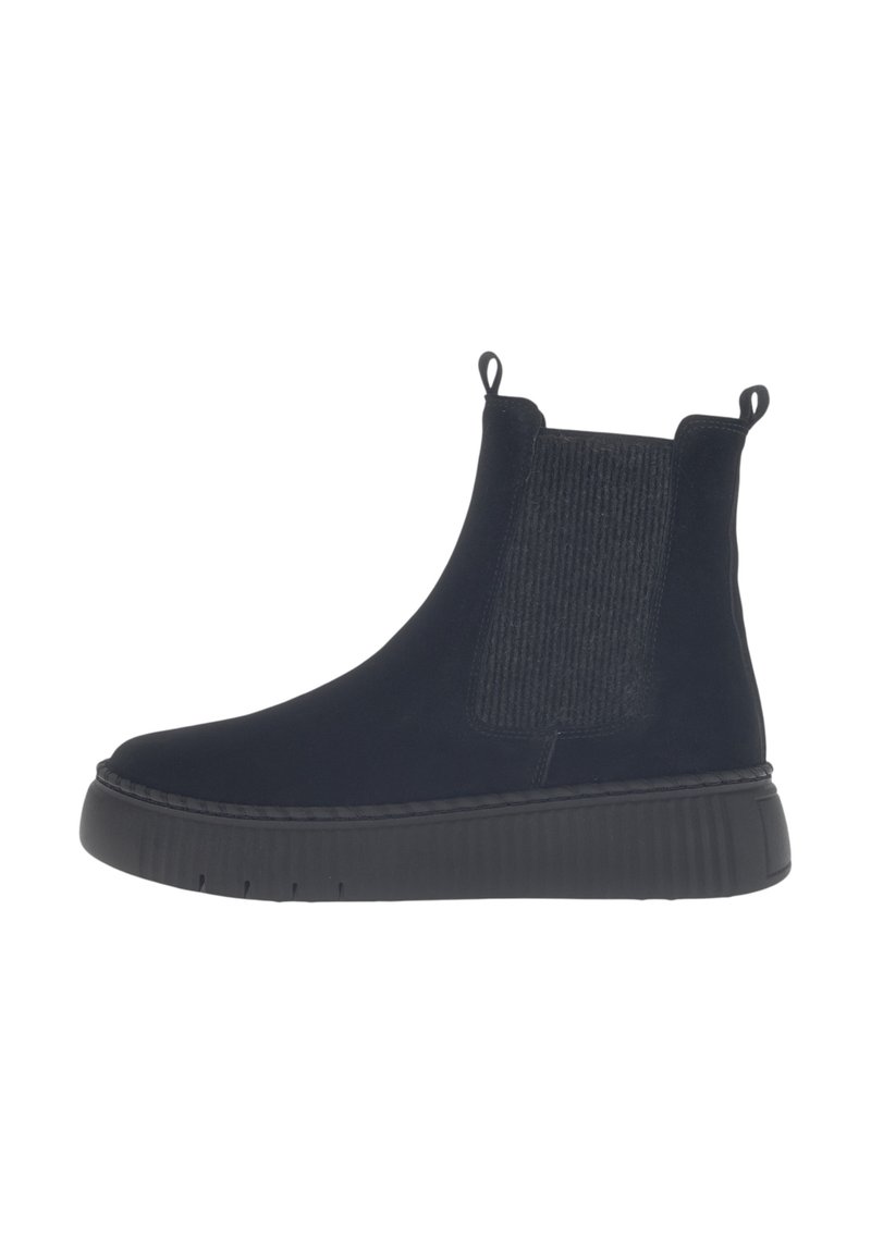 Bottines noires avec une tige en daim lisse, des panneaux latéraux en tissu et une semelle en caoutchouc texturée. Comprend des languettes pour un enfilage facile.