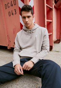 Nike Sportswear CLUB HOODIE REVIVAL - Felpa con cappuccio - olive grey