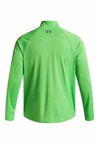 Poloshirt met lange mouwen in levendig groen met een gestructureerd patroon, voorzien van een staande kraag en het Under Armour-logo op de achterkant.