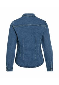 Denim jakna v temno modri barvi, ki se ponaša s strukturiranim krojem, opaznim ovratnikom, dolgimi rokavi in šivanjem na ramenih ter straneh.