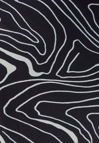 PEGGY MAXI - Krilo A-kroja - black geo