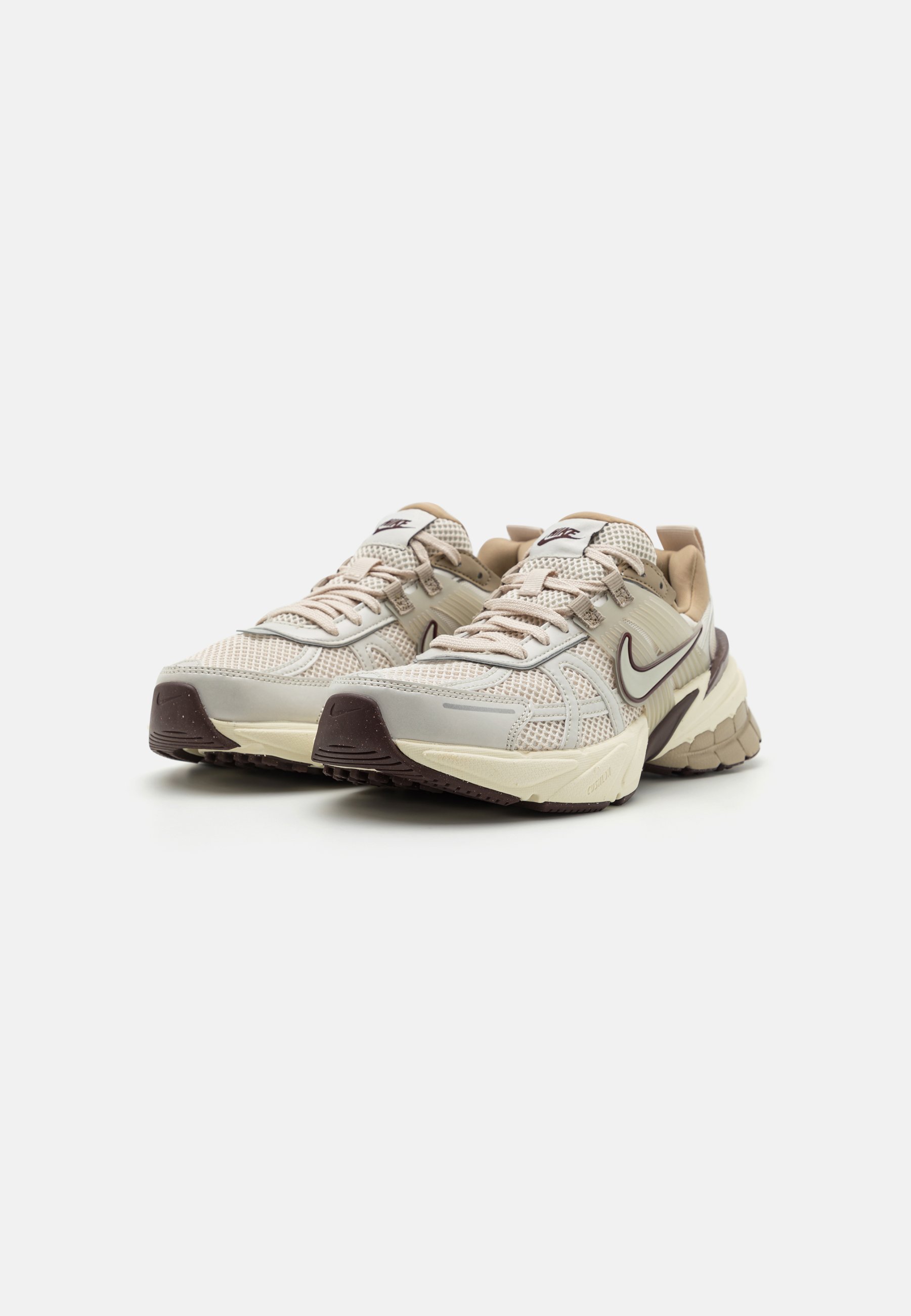 大人気 ☆NIKE☆ V2K RUN LIGHT OREWOOD BROWN KHAK Nike V2k Run Light Orewood Brown / Khaki - Dec 2023 - FD0736