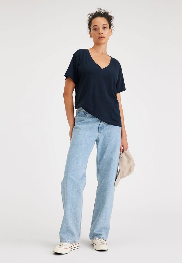 DEEP V NECK TEE - Basic T-shirt3