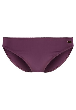 Paarse bikini onderkant gemaakt van gladde stof, met een low-rise ontwerp, minimale stiksels en een klein logo-accent aan de zijkant.