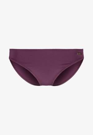 Paarse bikini onderkant gemaakt van gladde stof, met een low-rise ontwerp, minimale stiksels en een klein logo-accent aan de zijkant.