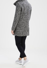 ONLY Petite Abrigo corto - grey