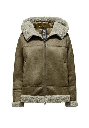 Olivgrüne Jacke aus Wildleder mit einem Kragen und Bündchen aus Kunstfell, ausgestattet mit einem Frontreißverschluss und zwei seitlichen Taschen.