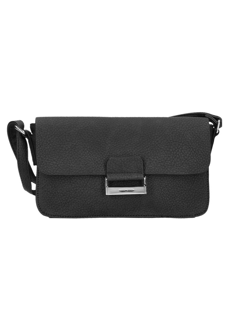 Borsa a tracolla nera in pelle con superficie testurizzata, forma rettangolare, chiusura a patta magnetica e dettagli in metallo dal tono argentato.