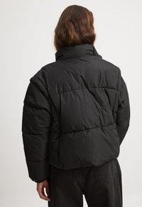 NA-KD Winterjas - black