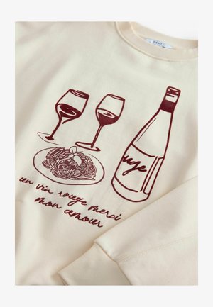 Krema kapućo sa bordo grafikom koja prikazuje dva čaše vina, bocu i tanjir testenine, uz stilizovani tekst.