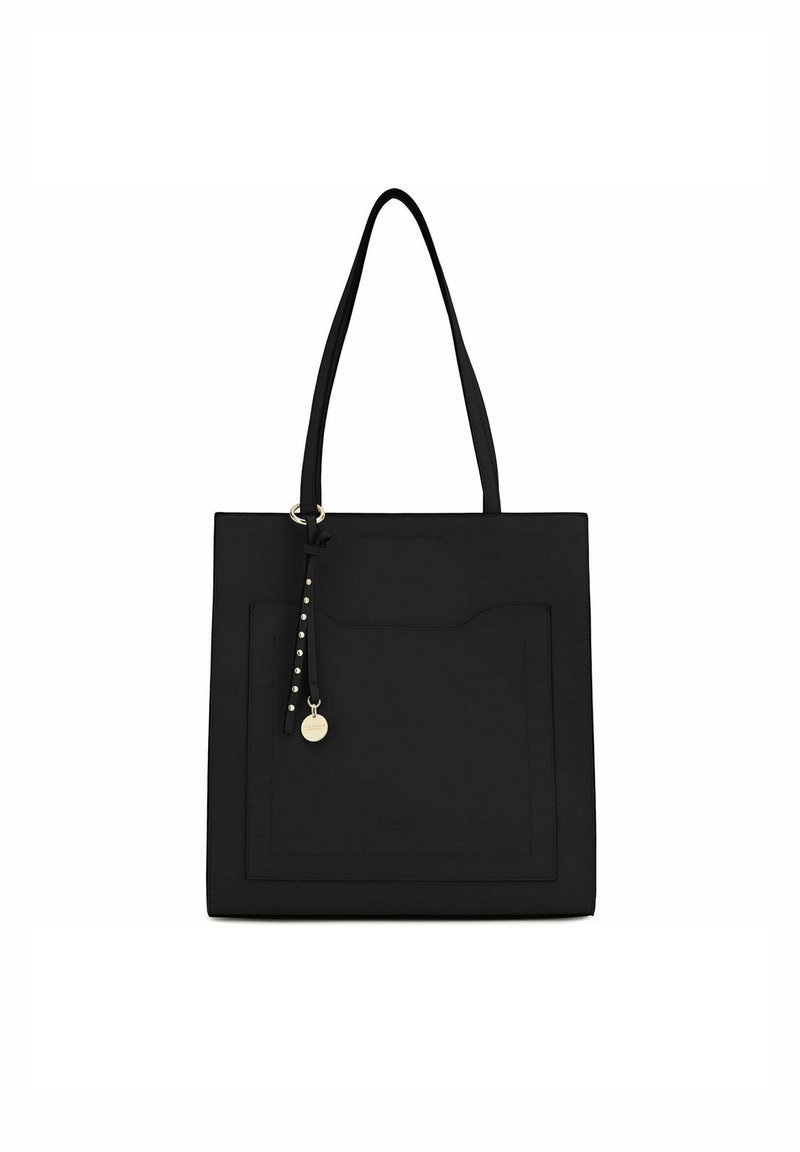 Sac fourre-tout noir en matériau lisse avec deux longues poignées, comportant une poche frontale et une étiquette décorative avec des accents dorés.