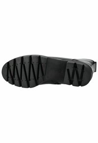 Semelle en caoutchouc noir avec des crampons profonds, présentant un talon légèrement surélevé et une surface texturée ; conçue pour l'adhérence et la durabilité.