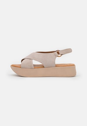 Tamaris Sandále na platforme - taupe