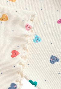 Next 2 PIECE WIDE LEG SET - REGULAR FIT - T-shirt à manches longues - white multicolour heart print