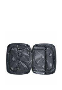 Schwarzer Reiseorganizer mit doppeltem Fach, elastischen Taschen, Reißverschlusstaschen aus Netz und innenseitigen Fächern, die mit "pactastic" beschriftet sind.
