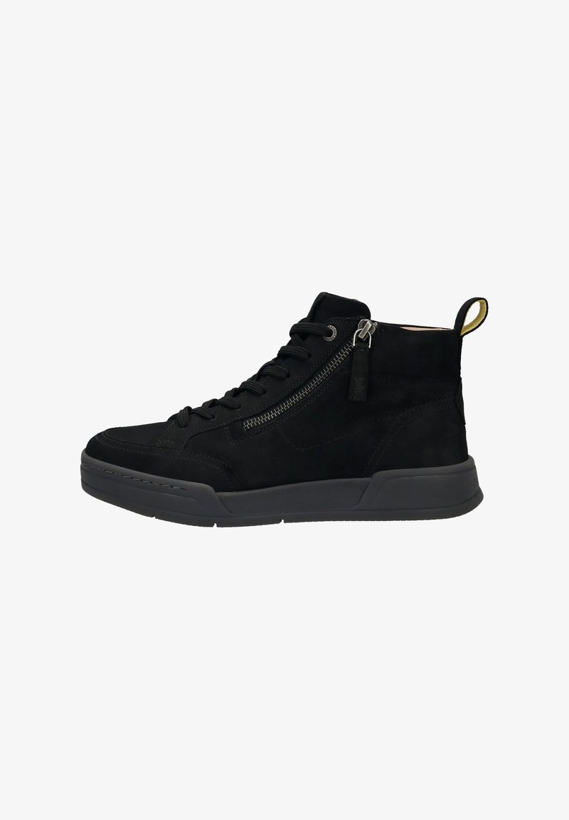 Schwarzer Wildleder-Hochschaftschuh mit Schnürsenkeln, Reißverschlussdetails und einer strukturierten Gummisohle. Enthält eine kleine gelbe Schlaufe hinten.