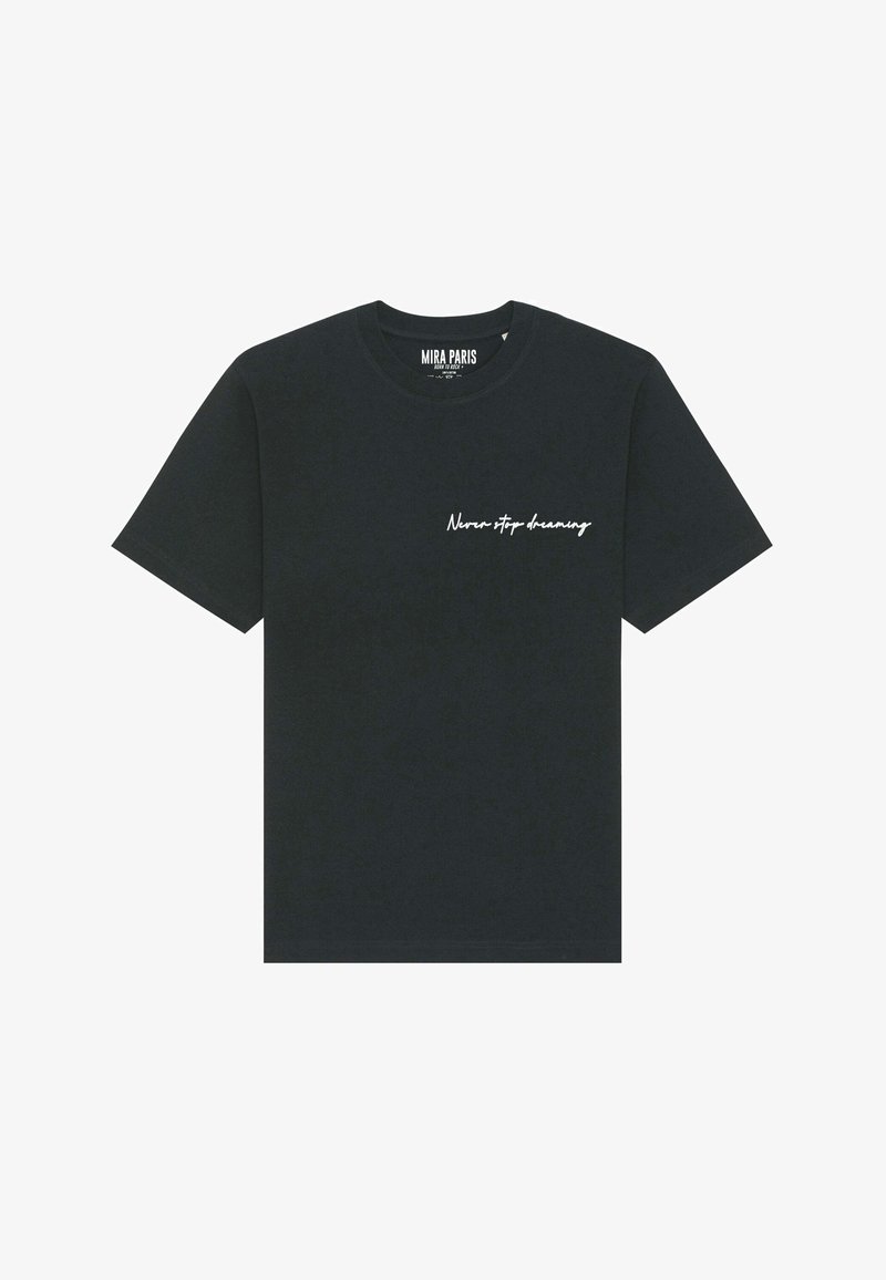 Fekete pamut póló rövid ujjakkal és kerek nyakkal. Az elején fehér, í cursive betűkkel írt szöveg található: "Soha ne állj meg álmodni".