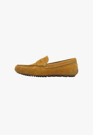 Beige Wildleder-Loafer mit gestickten Details und abgerundetem Zehenbereich. Die Gummisohle hat strukturierte Profiltiefen für besseren Halt. Einfaches und klassisches Design.