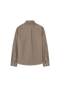 Camicia marrone a maniche lunghe con colletto, caratterizzata da un design con schiena dritta e polsini abbottonati, realizzata in tessuto leggero.