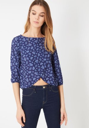Outfitters Nation, BLUSA FLUIDA ESTAMPADA - Blusa - azul