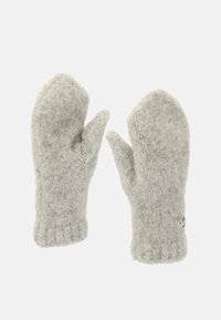 Manoplas de lana gris con un acabado suave y texturizado, que cuentan con un puño acanalado y un pequeño logo metálico en un lado.