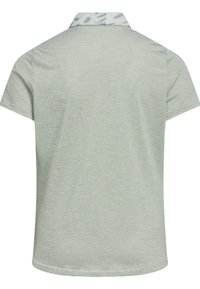Korte mouw polo shirt in lichtgroen met witte strepen, voorzien van een gepatterneerde kraag en een soepele, lichte stoftextuur.
