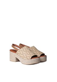 Beige kootud espadrillid sandaalid avatud varbaga ja pahkluu rihmaga, millel on paks jute-mähisega konts ja tekstureeritud pind.