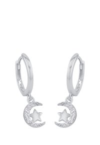 Orecchini a cerchio in argento con charm a forma di luna crescente e stella, decorati con pietre scintillanti, che combinano superfici lisce e texturizzate.