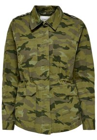 Kamouflagejakke i grønne nuancer med knaplukning foran, krave og elastisk talje samt to store påsyede lommer. Struktureret stof.