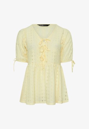 Blouse jaune à manches courtes en broderie anglaise avec col en V, détails noués à l'avant, taille froncée et manches bouffantes avec liens sur les côtés.