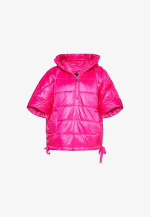 Jachetă pufosă roz cu mâneci scurte, fermoar în față și șnur la tiv. Textură netedă cu un finisaj lucios și secțiuni captusite.