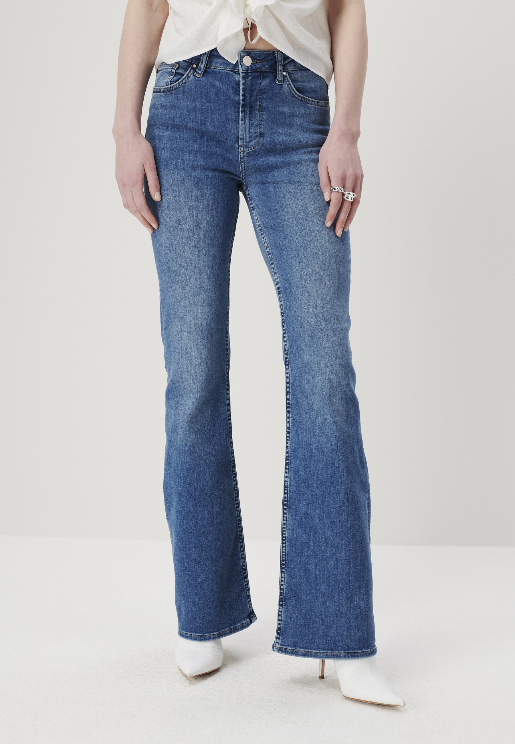 Costes women's jeans | Discover your 
