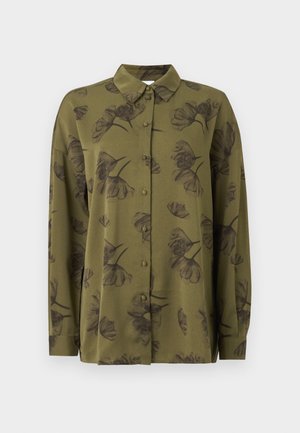 Camicia verde oliva a maniche lunghe con bottoni, decorata con stampe floreali scure e colletto a punta.