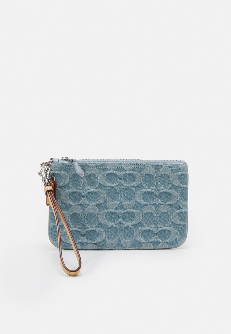 Coach WASHED SIGNATURE SMALL WRISTLET Clutch pale blue/azul claro