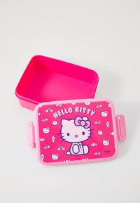 Roza plastična kutija za ručak s poklopcem koja sadrži dizajn Hello Kitty, uključujući ilustracije sladoleda i bombona. Uključuje odvojivi unutarnji kontejner.