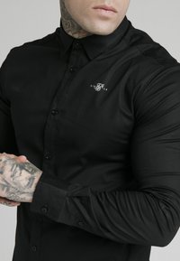 SIKSILK STANDARD COLLAR SHIRT - Camicia elegante - black