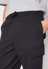 Only & Sons ONSSINUS PANT - Kapsáče - black