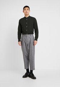 Minimum ANHOLT - Camisa - racing green