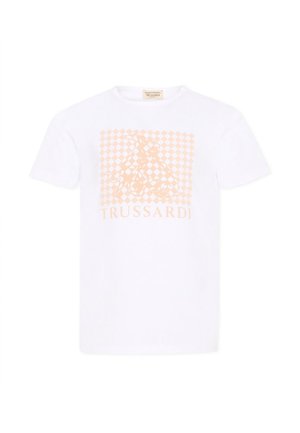 T-shirt bianca a maniche corte con quadrato a quadretti color pesca, grafica di cavallo e cavaliere e scritta "TRUSSARDI" sul davanti.