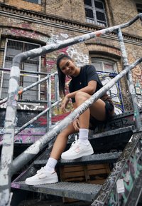 Champion FOUL PLAY PLATFORM  - Ghete baschet - white/rose gold
