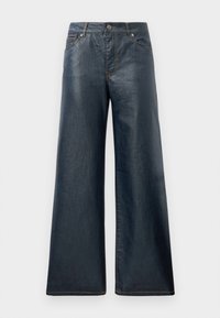 Jeans en denim à jambes larges de couleur bleu foncé, dotés de cinq poches, d'une fermeture à bouton à l'avant et de coutures contrastantes le long des coutures.