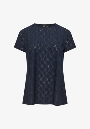 Marineblauw topje met korte mouwen, een ronde halslijn en een verfijnd kantpatroon in diamantvorm dat over het hele kledingstuk loopt.