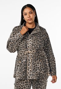 Zizzi MIT TASCHEN - Suvejakk - washed leo