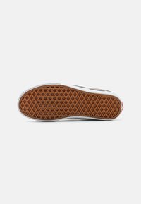 Vans CLASSIC SLIP-ON UNISEX - Įmautiniai batai - color theory atmosphere