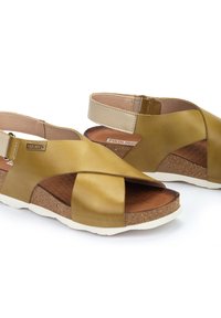 Pikolinos MAHON - Sandalias de cuña - yellow