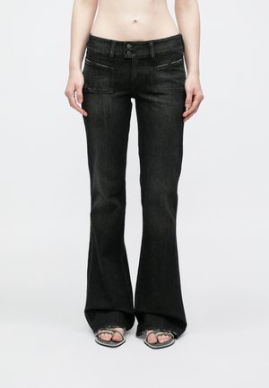 D HUSH - Alt laienevad teksad - 02