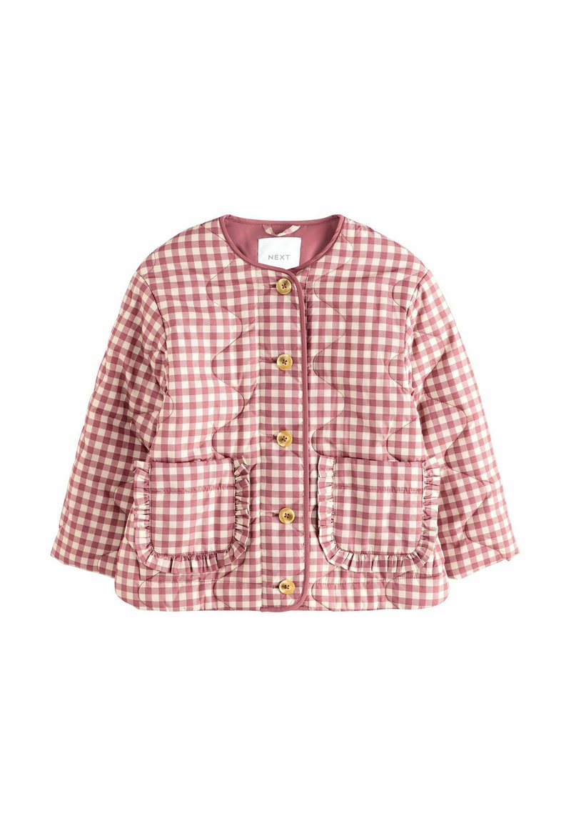 Quilted Jacke im rosa-weißen Karo-Muster. Verfügt über einen runden Kragen, goldene Knöpfe und zwei aufgesetzte Taschen mit Rüschensäumen.