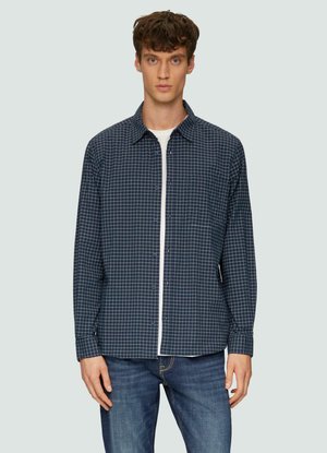 Marineblauwe geruite lange mouwen shirt met knoopsluiting en een gespreide kraag, voorzien van contrasterende witte voorkant en manchetten.