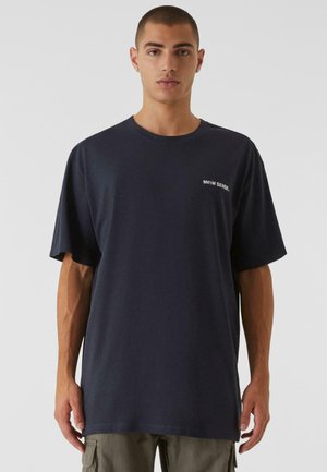 ESSENTIALS - Marškinėliai su spaudiniu - navy